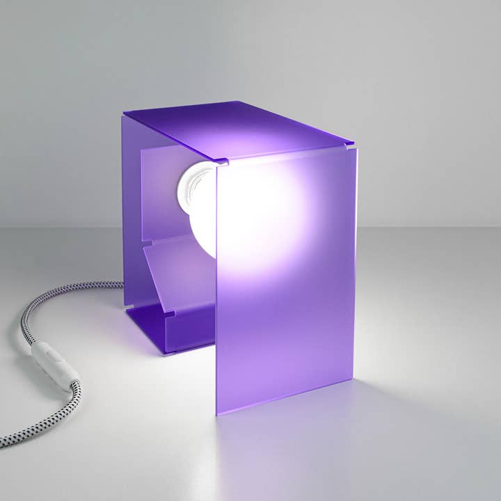 Lampe de table industrielle, Abat Jour, violet satiné pour la vente par Crispy lab