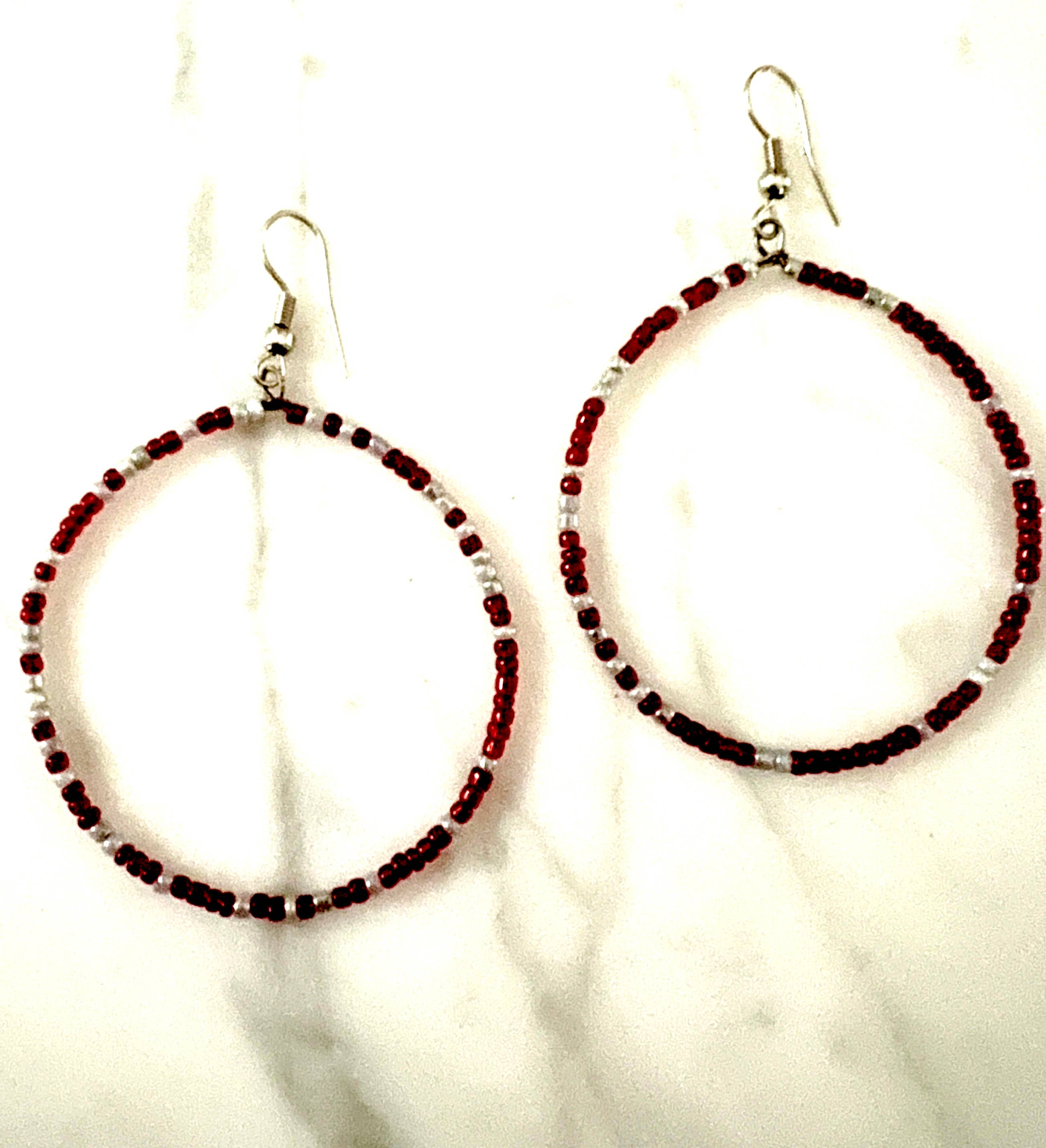 Erik & Mike - Vendita all'ingrosso Orecchini pendenti - Orecchini Game Day a forma di cerchio in rosso e grigio1