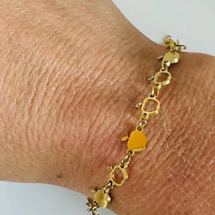 Little Happies Co - Wholesale Charm/Dangle Bracelet - Teacher Gifts, Apple Bracelet, Gifts for Teachers, Teach1