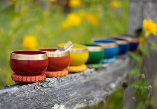 Kheops International – Engroshandel Meditationsudstyr – Mini Singing Bowl Set - Chakraer (Hver)2