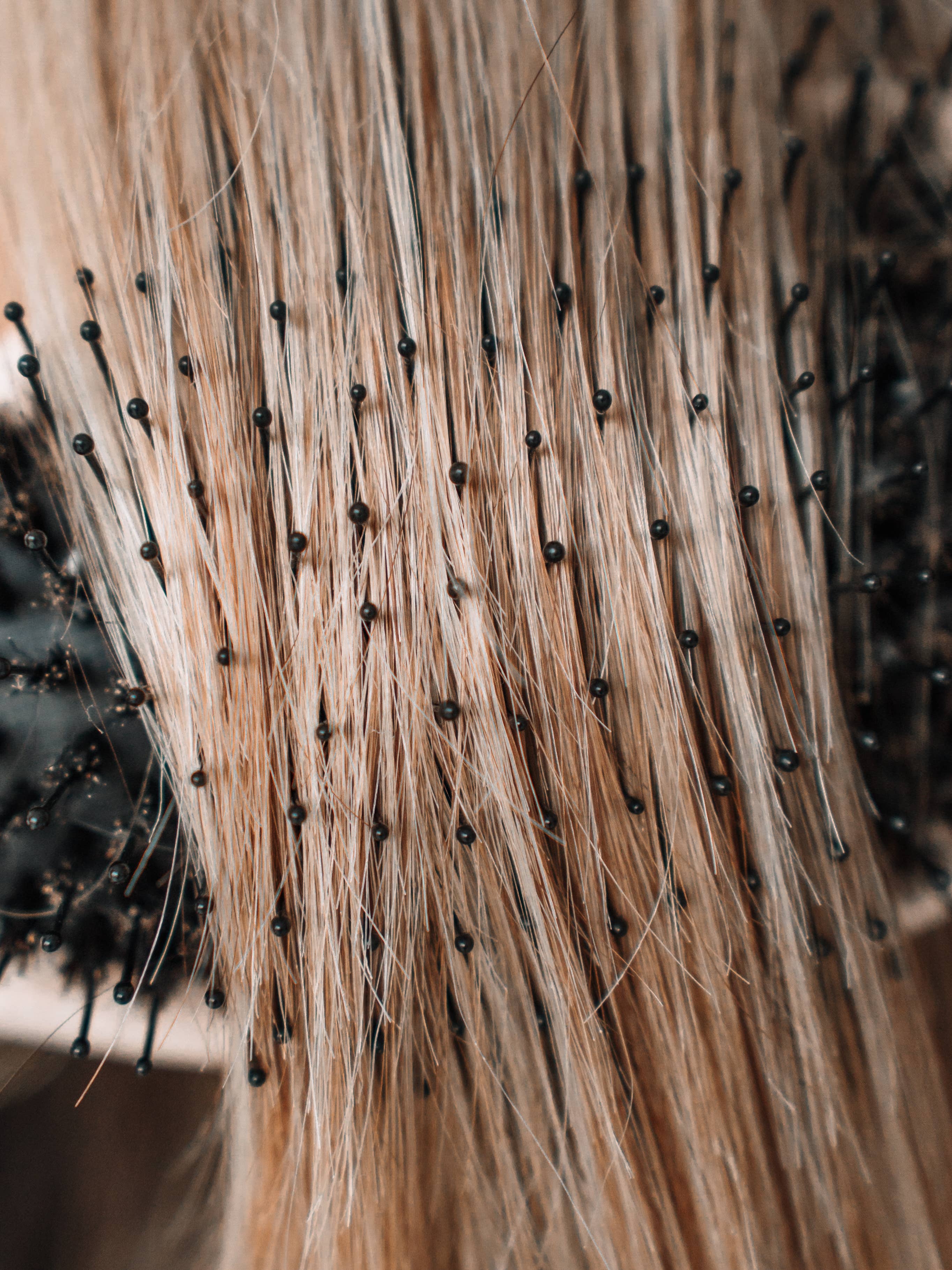 VOLO Beauty – Großhandel Haarbürste/Kamm – VOLO Frizz Out Haarbürste5