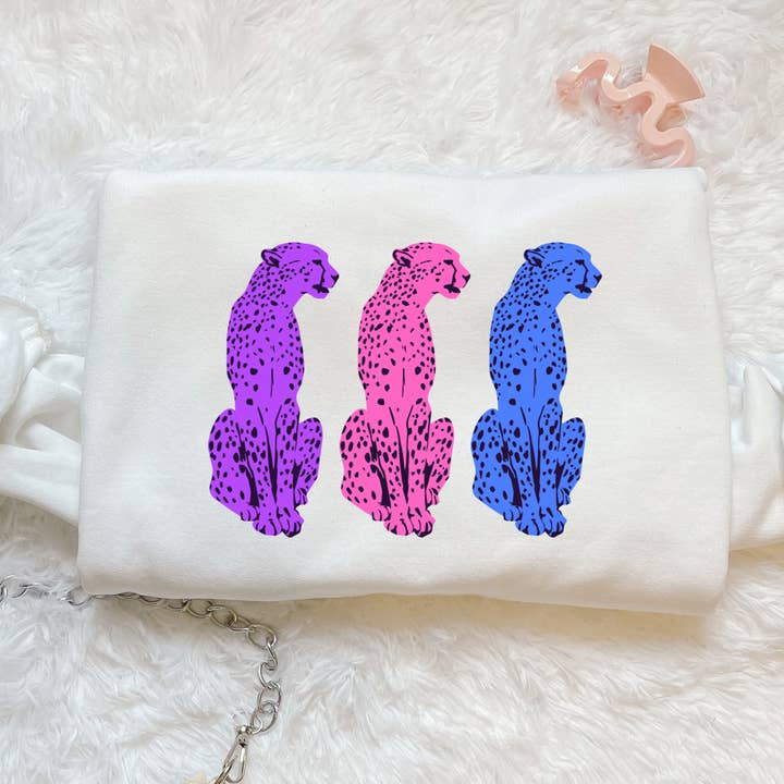 Farverig Gepard Preppy Grafisk T-shirt/Sweatshirt for engroshandel hos XO Wholesale