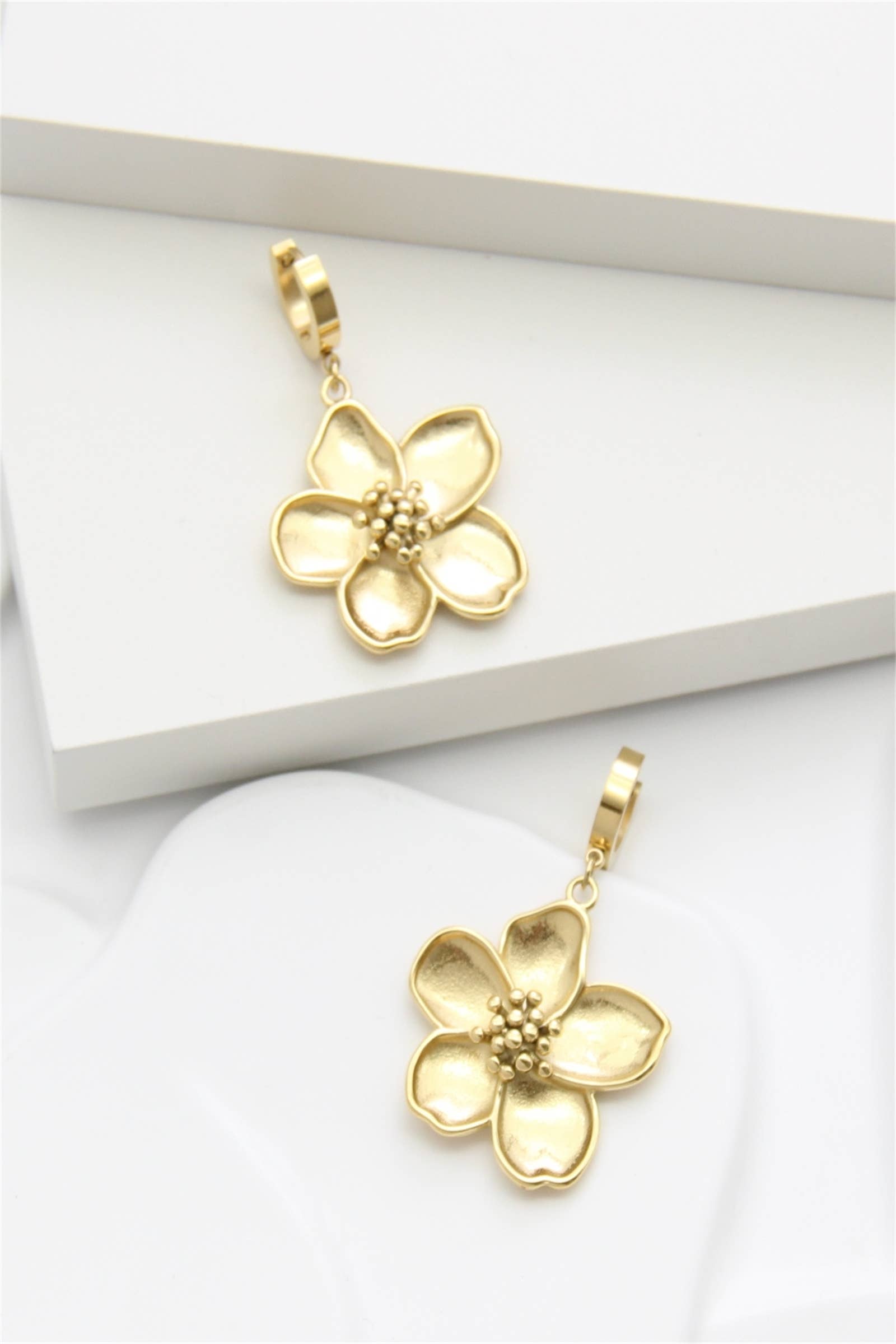 BELLISSIMA BIJOUX - Wholesale Dangle Earrings - Gold Stainless Steel Flower Earrings1