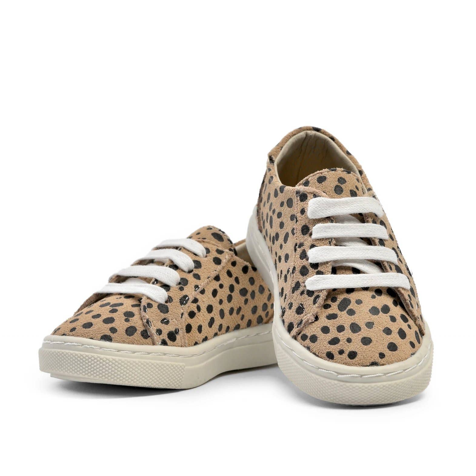 Piper Finn – wholesale Livsstilssneakers – Barn – Piper Finn Cheetah lågskor i mocka med leopardmönster2