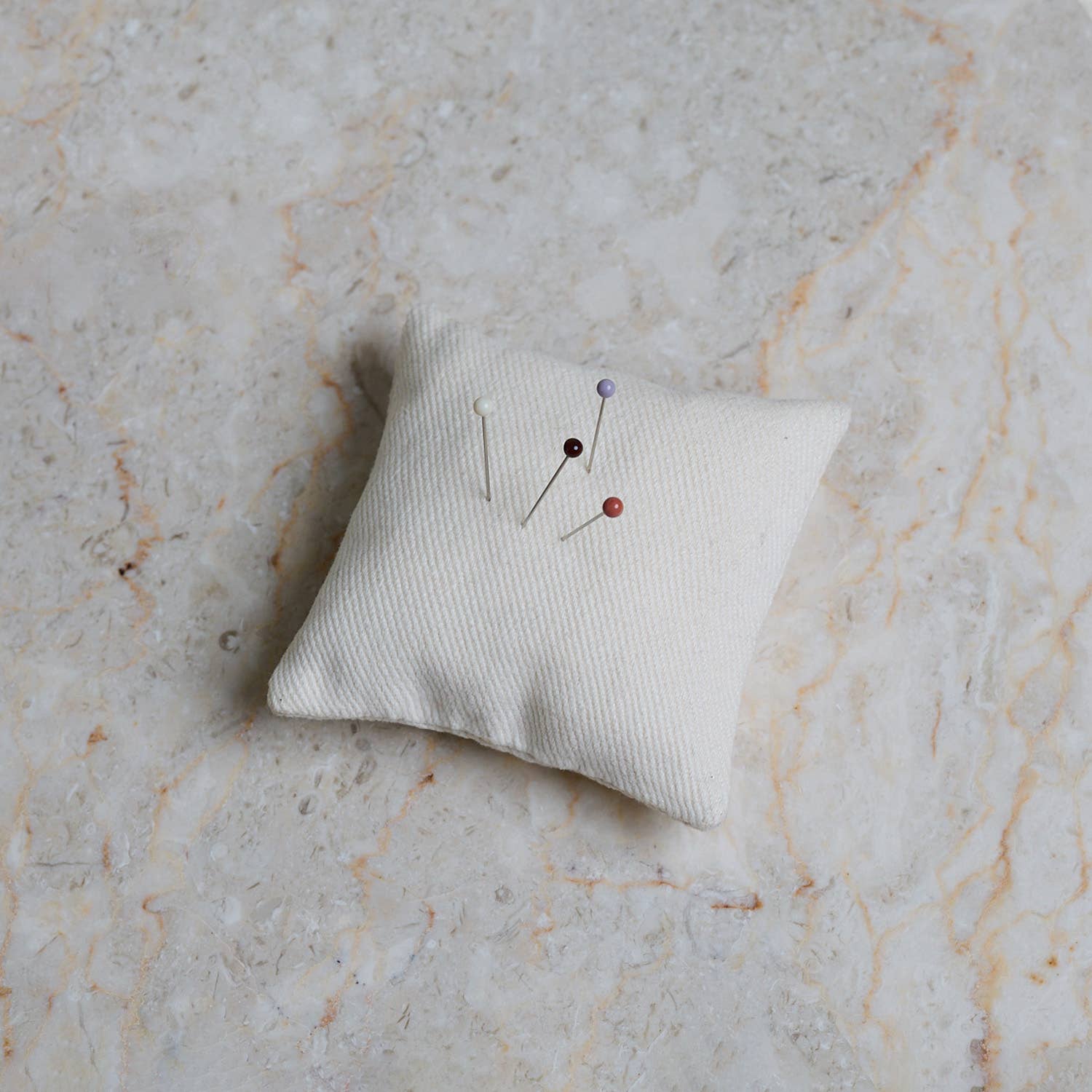 Atelier Brunette - Fabrics & Sewing Patterns Shop - Wholesale Craft supplies - MURANO GLASS HEAD PINS x 51