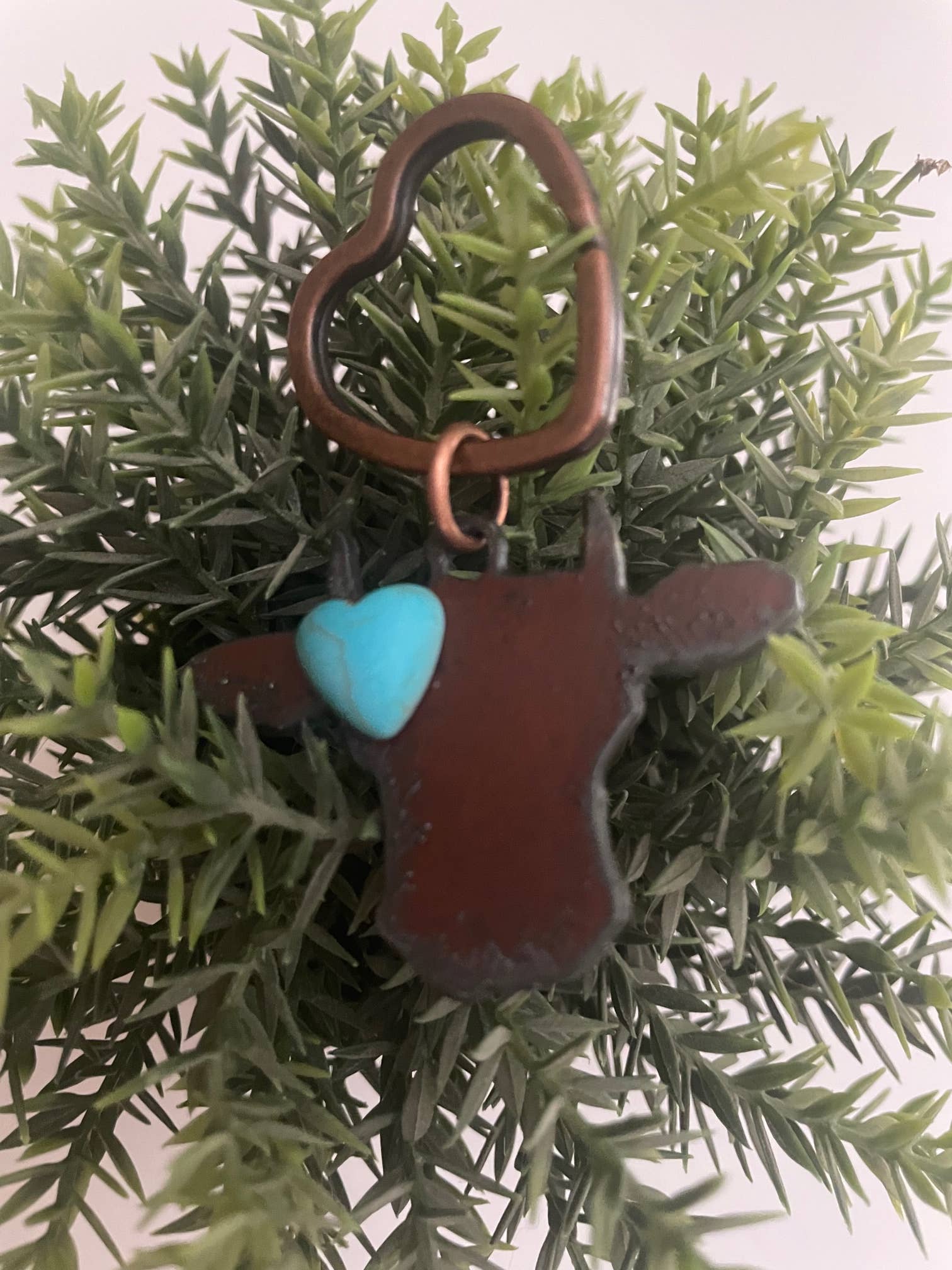 The Rustic Barn - Wholesale Keychain - Unisex - Rustic COW FACE Farm animal metal keychain with heart 1