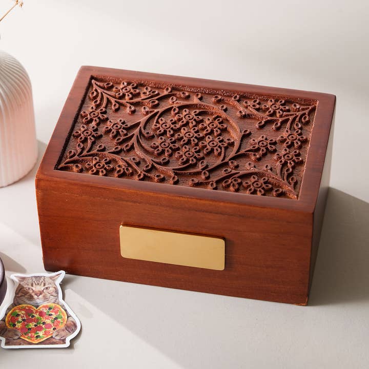 Urne pour animal de compagnie pour la vente par Avadir and Co