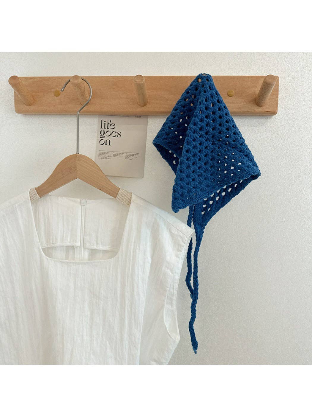 Funkyrel® Atzbranding Limited – Cachecol - Mulher por atacado – Scarvii - Lenço Triangular Vintage em Malha com Padrão de Aberto2