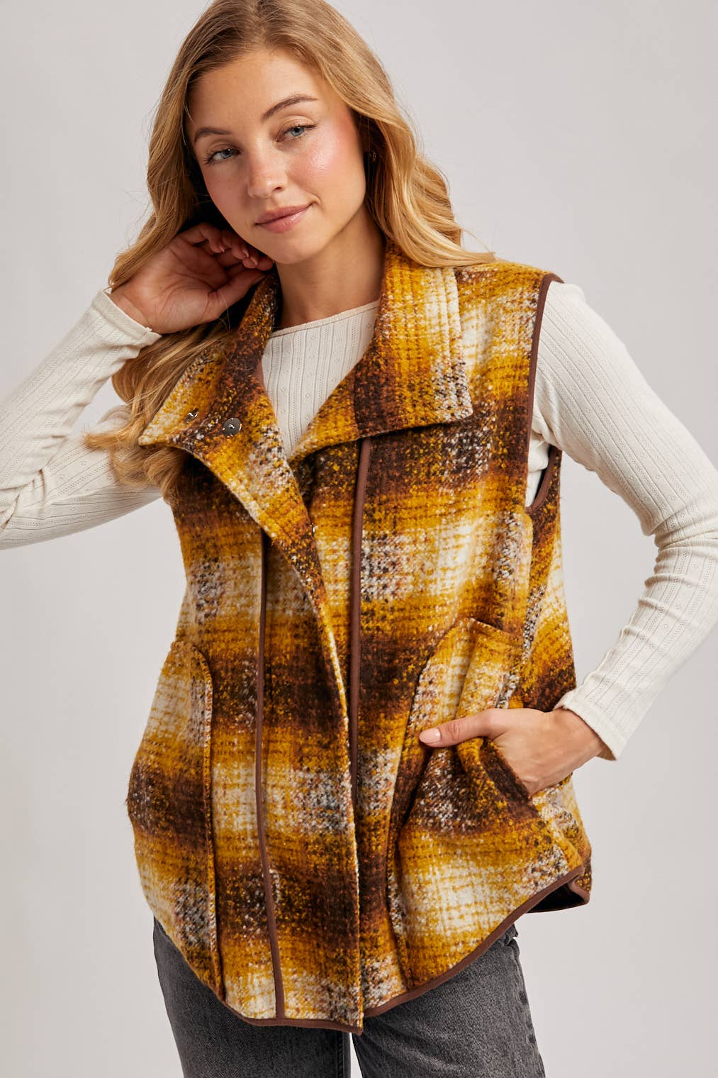 Bluivy - Wholesale Outerwear Vest - Women’s - FLANNER PLAID VEST