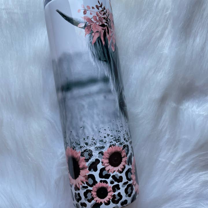 Blackrockcreations - Wholesale Geïsoleerd drinkgerei - Highland cow floral 20oz beker met deksel en rietje2