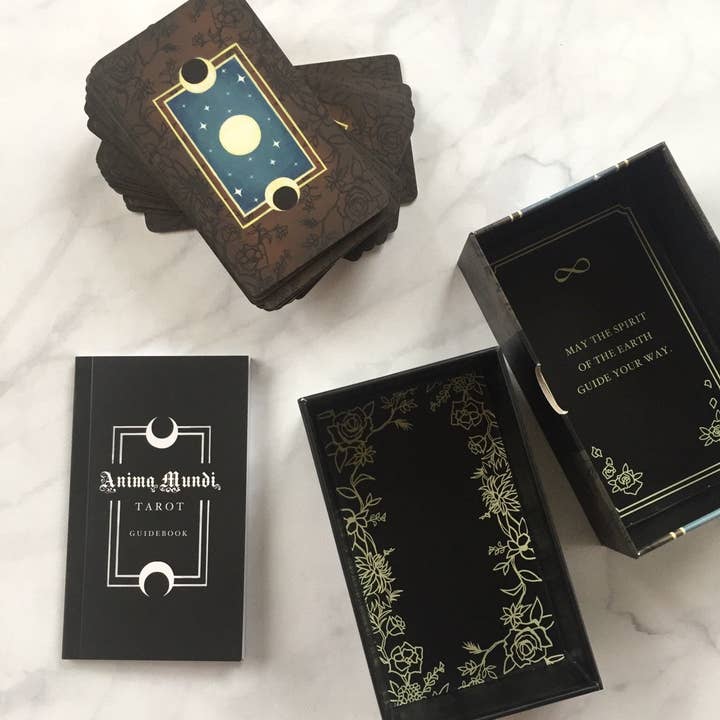 The Creeping Moon – Großhandel Tarot-Karten – Anima Mundi Tarot - Kartenspiel mit 78 Karten und Reiseführer