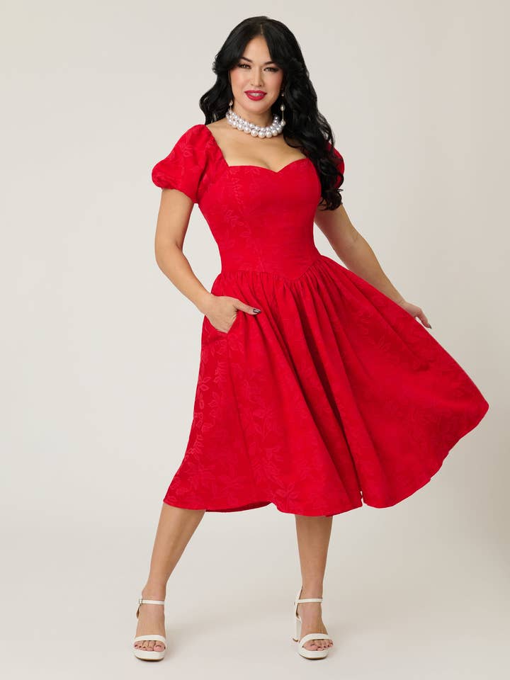 Pre-order-Smak Parlour Rode Brokaat Sweetheart Swing Jurk met Pofmouw voor wholesale door Unique Vintage