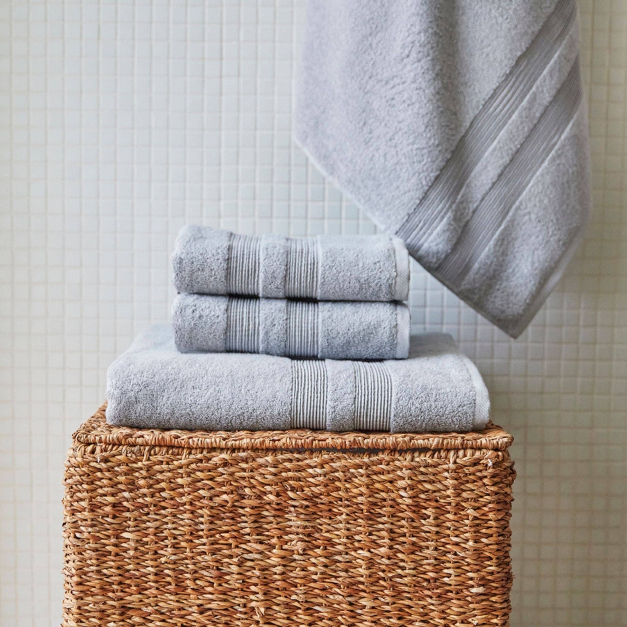 Torres Novas - Wholesale Bath Towel - Prata cinza Elegância11