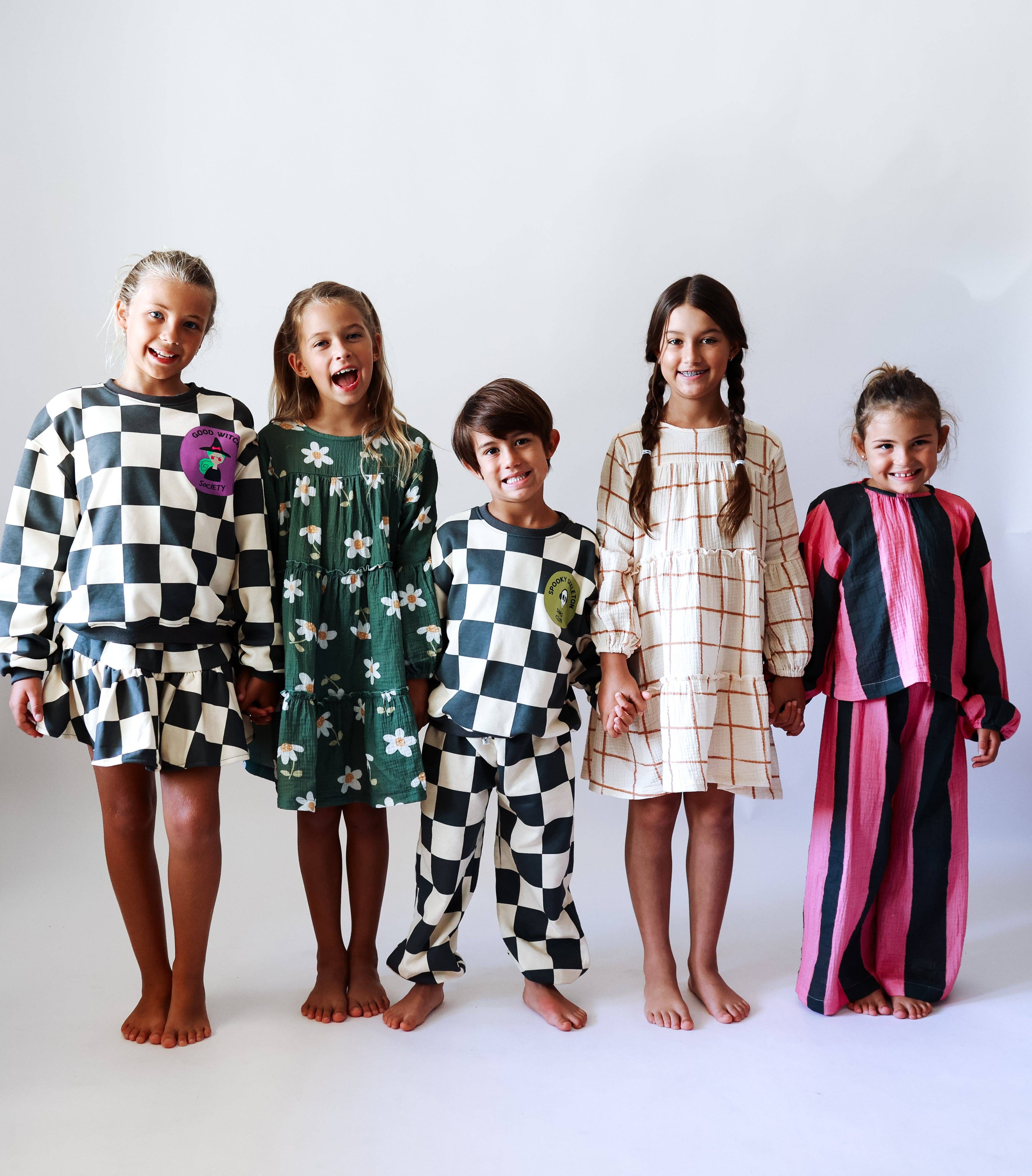 Minimalist Folk Co. – Conjunto de camisola e calças – criança por atacado – CONJUNTO MAYA | CONJUNTO DE 2 PEÇAS | RISCAS ROSA + PRETO | MENINAS1