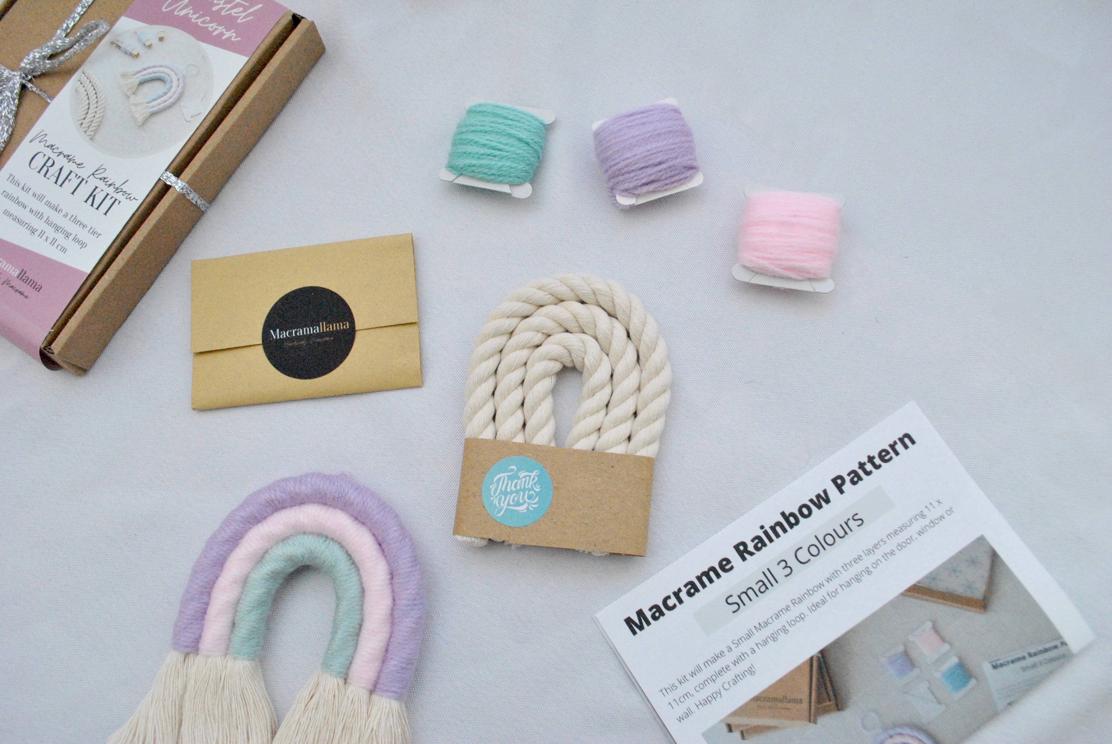 Macramallama - Vente Kit de bricolage - Kit d'artisanat arc-en-ciel en macramé avec licorne pastel1
