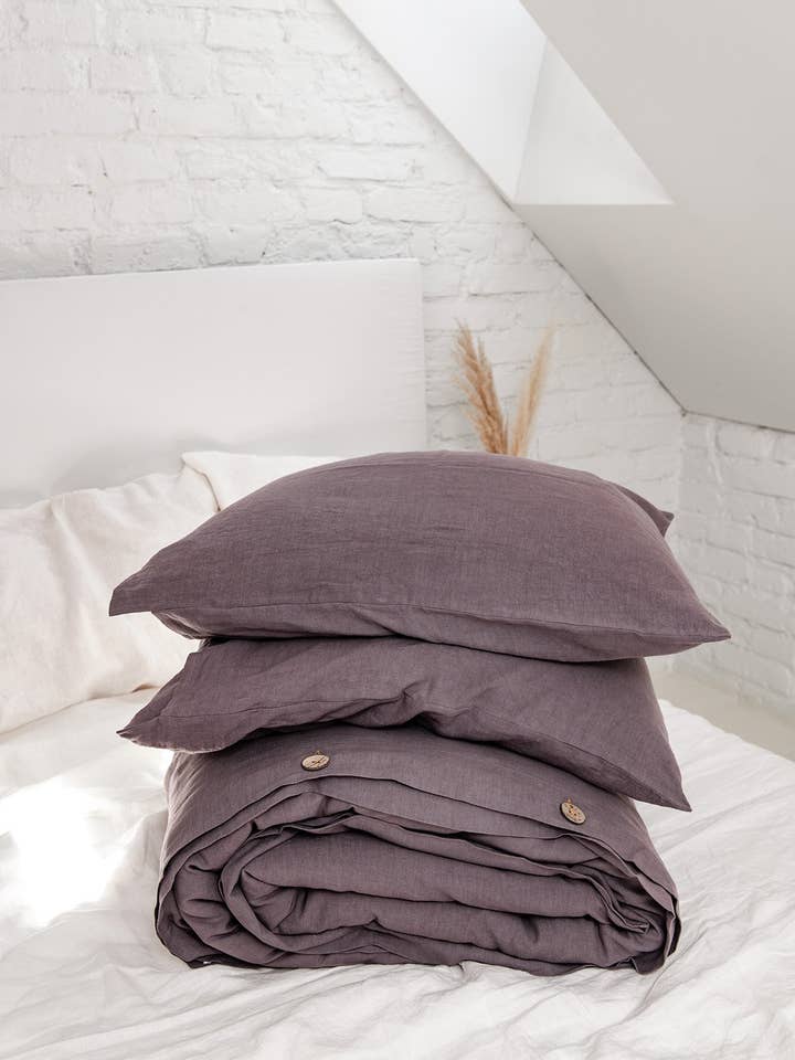 Linen bedding set in Dusty Lavender for wholesale by AmourLinen