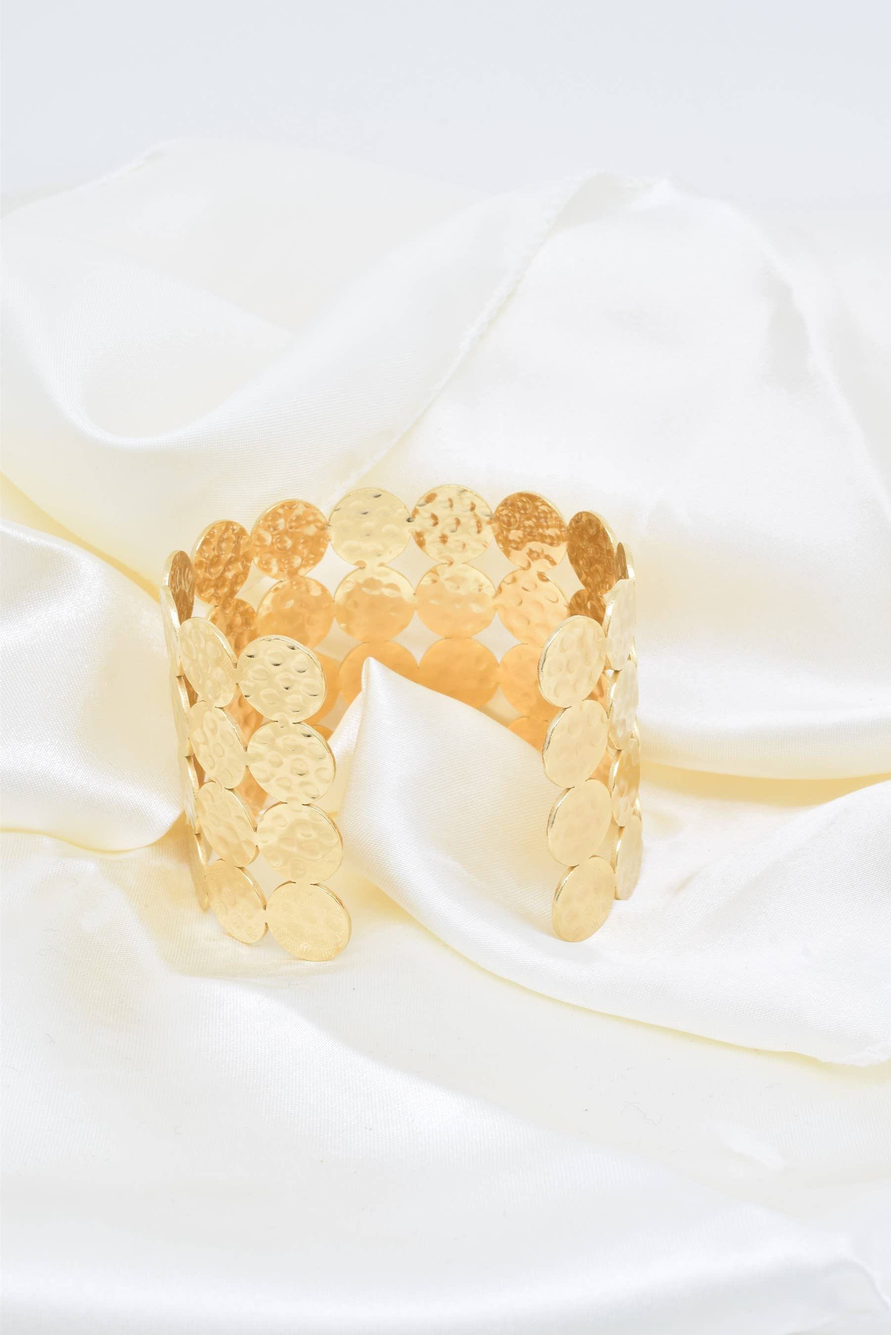 Kapyco - Wholesale Cuff Bracelet - Stainless steel hammered effect bangle bracelet- BR110259OR4