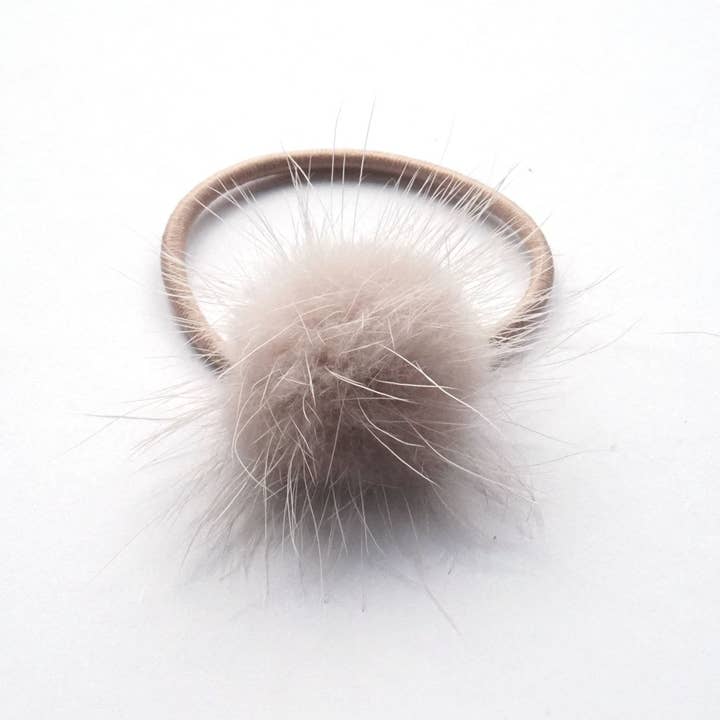 Antik Mauve Pom Pom Elastic för wholesale av Verity Jones London