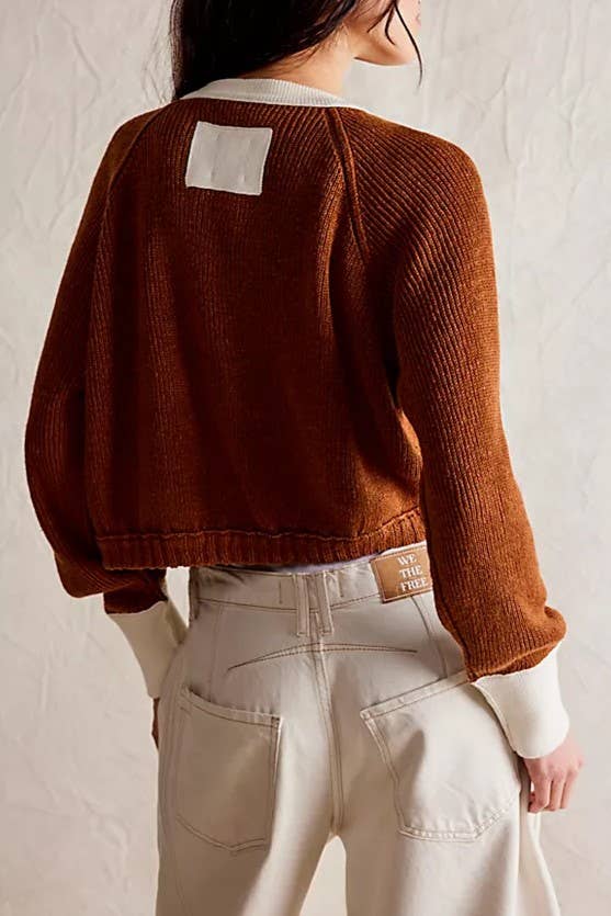 Rosa Clothing - Wholesale Cardigan - Women's - Contrast trim Slouchy button down cropped knit cardigan5