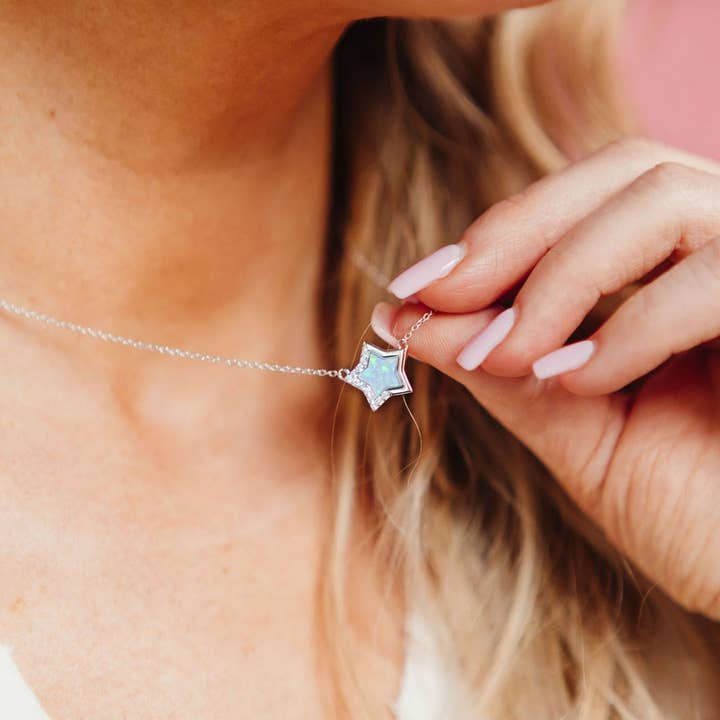 Chloe + Lois - Wholesale Pendant/Charm Necklace - Stardust Star Necklace10