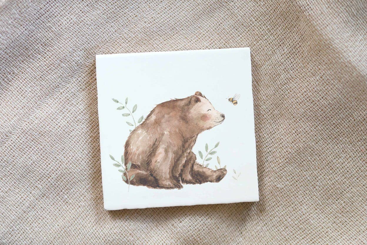 Studio Myrthe - Wholesale Wall Tile - Tile illustration bear with little bee0