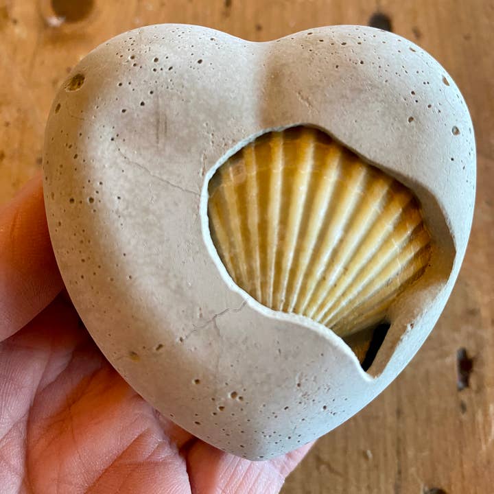 Sea + Green - Wholesale Decorative Tabletop Object - Sea Shell Concrete Heart