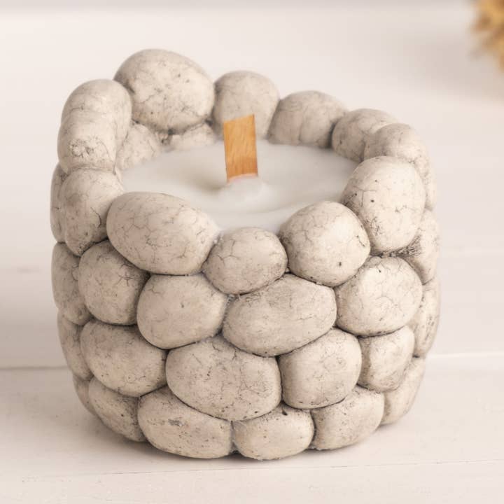 Candela in Pietra di Ciottoli, Candela di Soia Organica Vegana per la vendita all'ingrosso da parte di Troy Touch