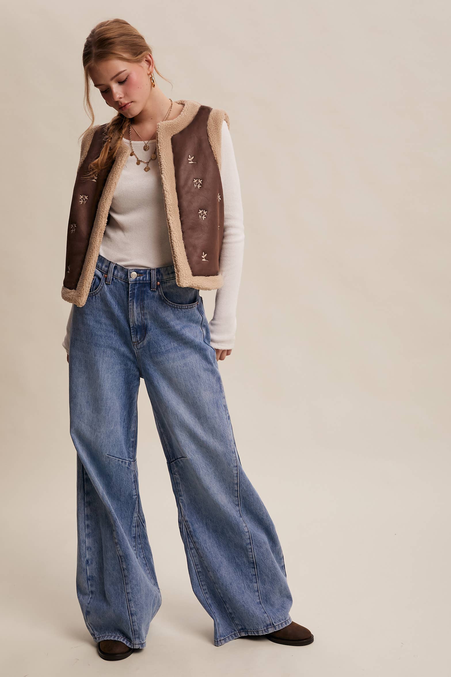 Listicle - Vendita all'ingrosso Gilè imbottito - Donna - Gilet in Finta Pelle Scamosciata Ricamata con Pelliccia Sintetica17