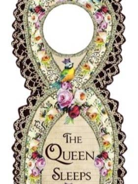 Accroche-porte : La Reine dort pour la vente par Sansaara Living