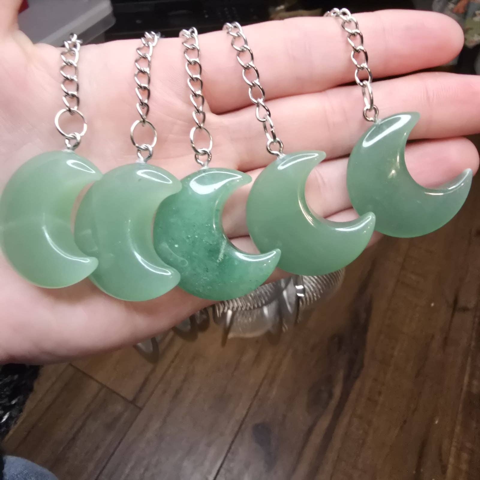 Eclectic Wallflower Boutique - Venta al por mayor Colador/infusor - Infusor de hojas de té sueltas en forma de luna de aventurina verde2