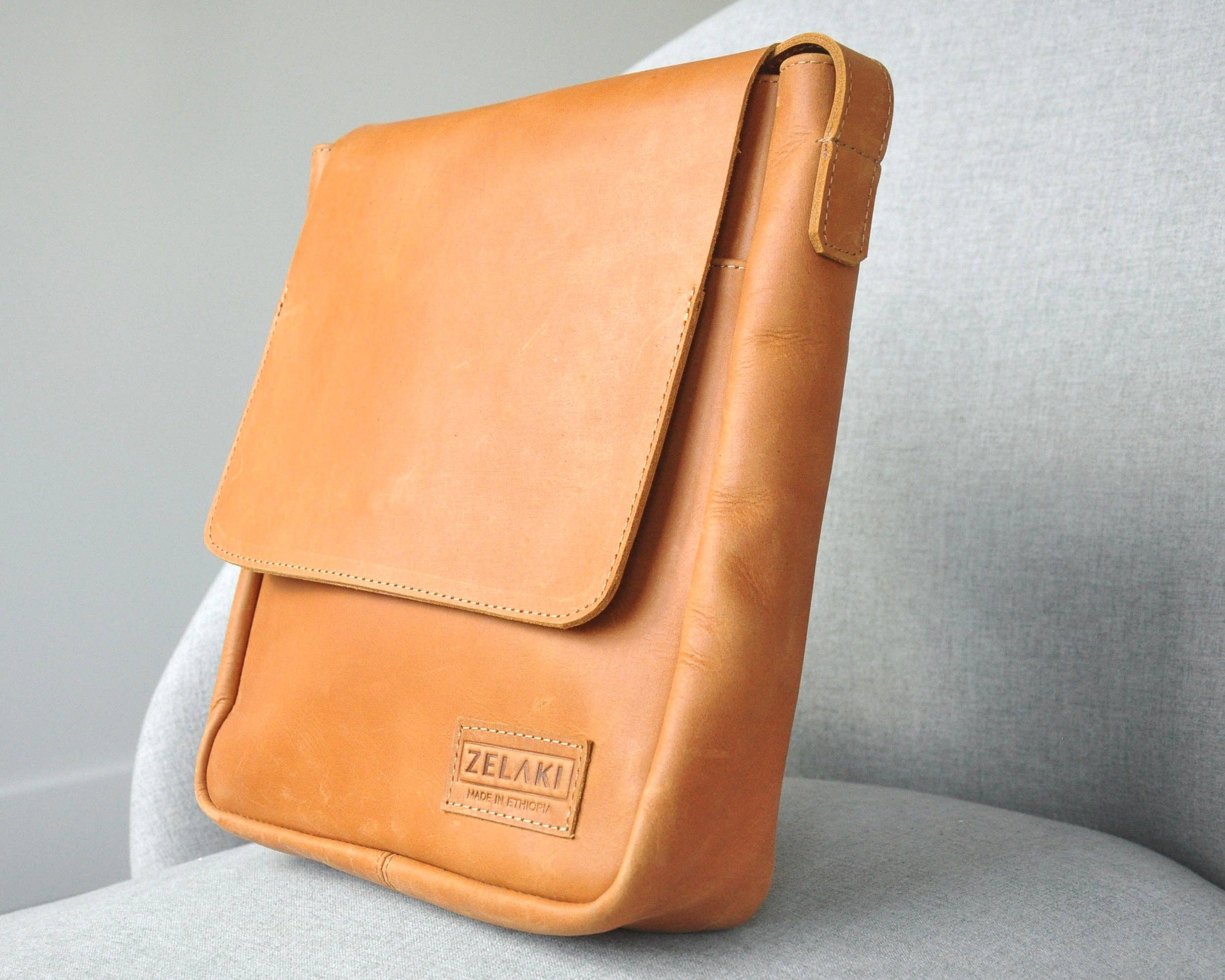 Zelaki Leather Company - Wholesale Crossbody Bag - Women's - Sira Crossbody Bag | Leather Messenger Purse | Unisex Bag7