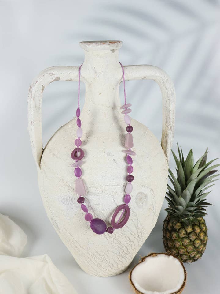 Collier de perles en résine - Kihei - Violet pour la vente par Nakoa The Label