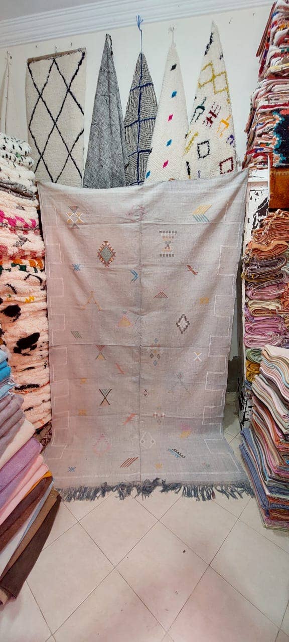 Maroccarpets Poufs and pillows wholesale +31648976894 – wholesale Area rug – New HANDMADE MOROCCAN Cactus Silk Rug10