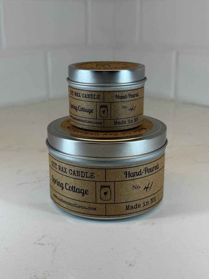 Nr. 41 Lentehuisje | 8 oz. Kaarsblik voor wholesale door Kate's Candle Co