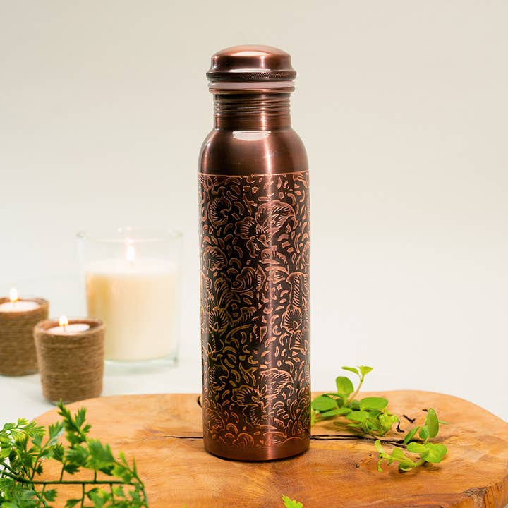 Ayurveda Specialist B.V. - Wholesale Drinking glass/cup - Pure Copper Water Bottle Flower Engraving Antique - 1 liter0