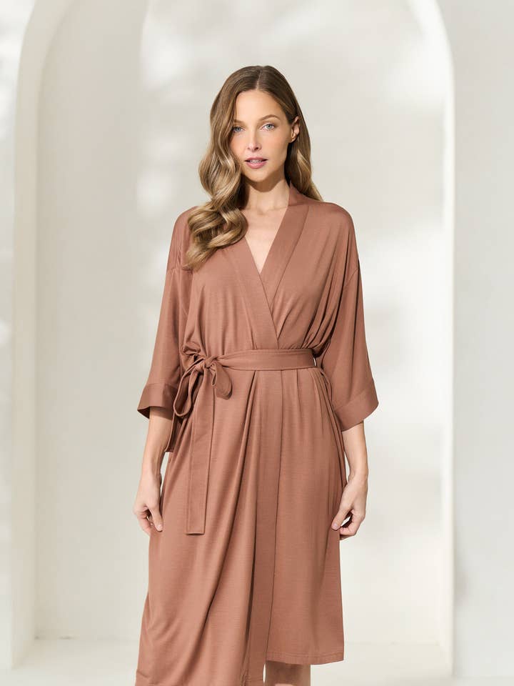 Robe en modal de luxe Dulce de Leche pour la vente par By Catalfo