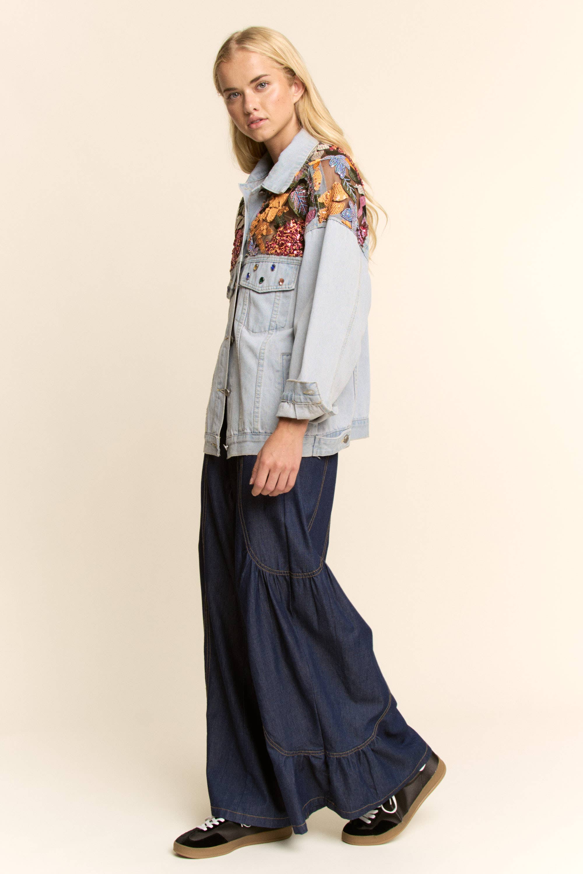 LIGHT WASH DENIM JACKET WITH VIBRANT EMBROIDERED for wholesale on Faire8