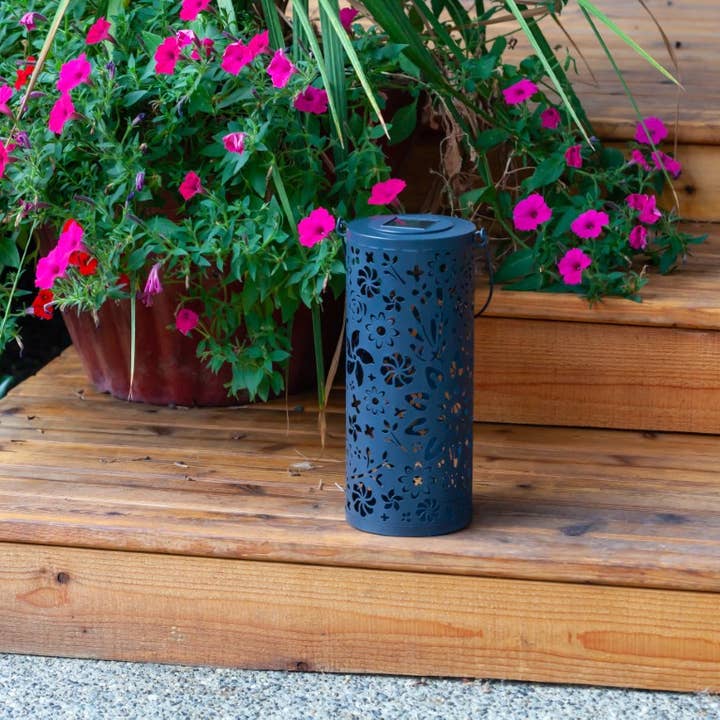 Allsop Home & Garden - Venta al por mayor Luces de exterior/césped - Lámpara solar exterior Metal Bloom de 30 cm - Azul medianoche4