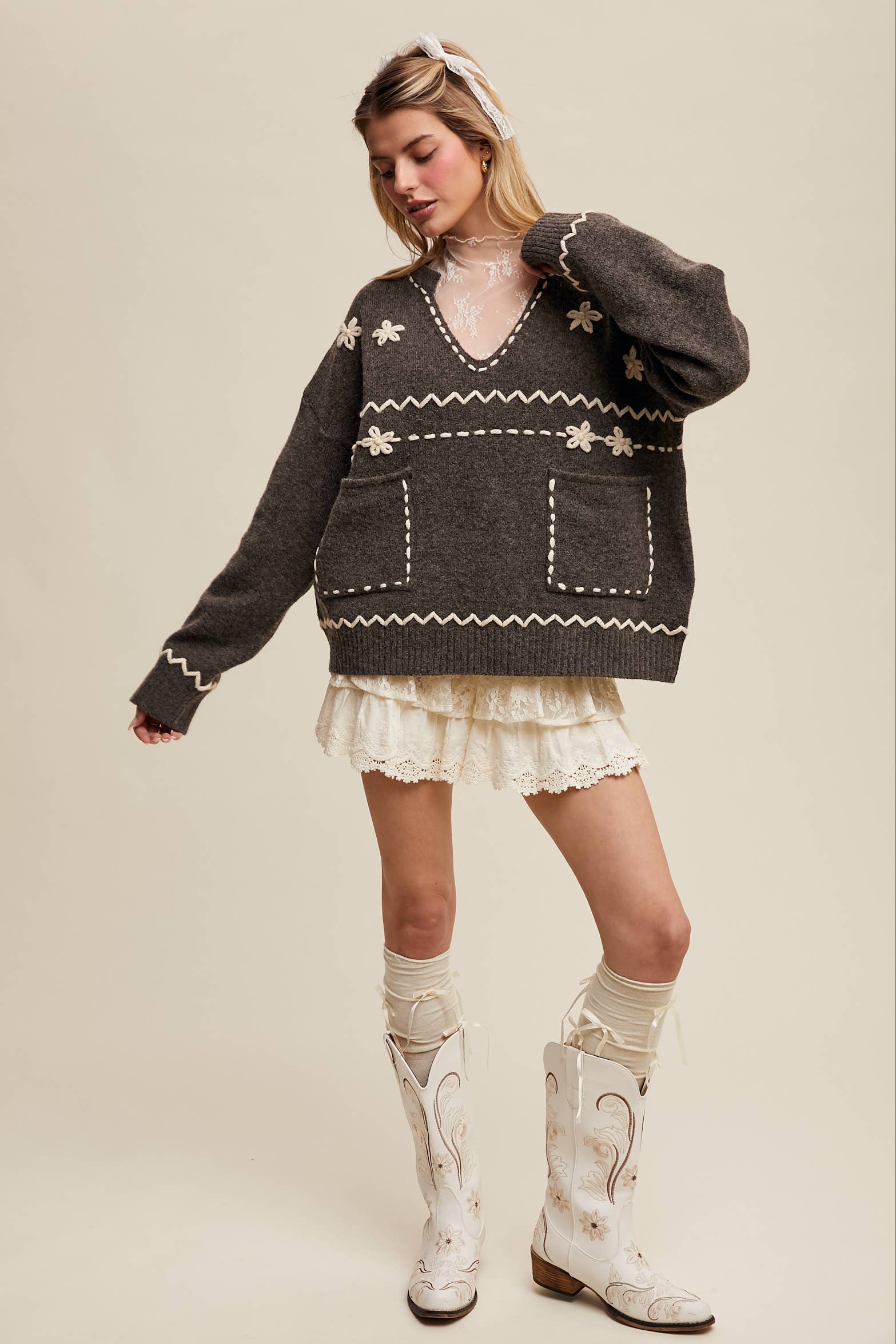 Listicle – wholesale Knitted jumper – Women′s – Floral Embroidered Knit Sweater LSW097817