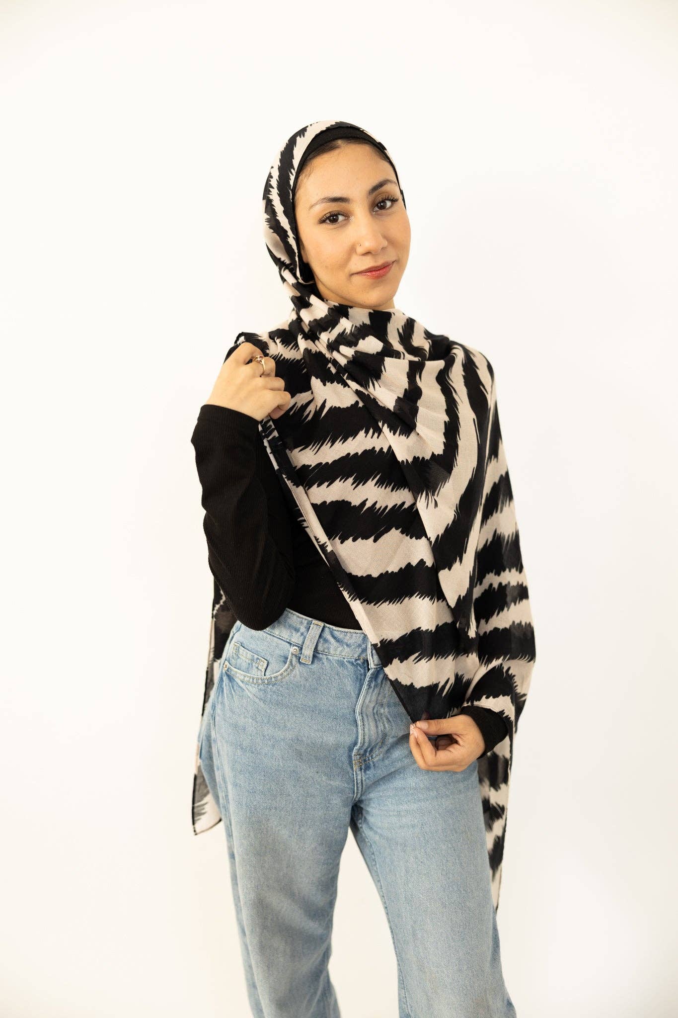 Bella Hijabs - Wholesale Hijab - Dames - Modale Hijab - Maanverlichte Zebra7