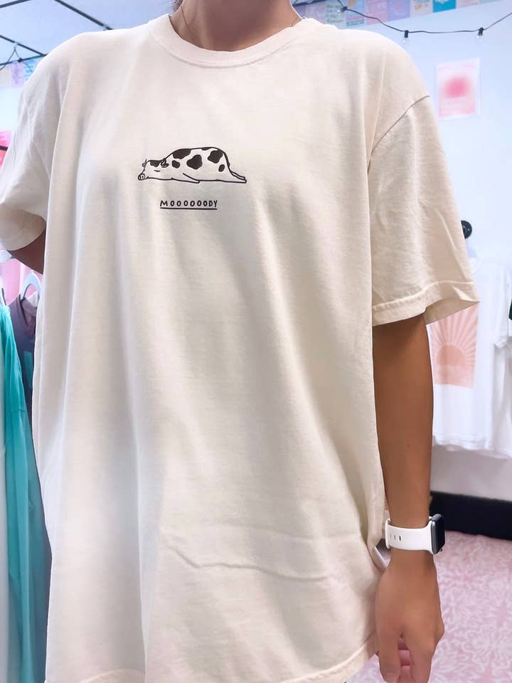 Sunshine Designs Boutique LLC - Wholesale Screen printed t-shirt – Women′s - Comfort Colors Moody Cow T-Shirt1