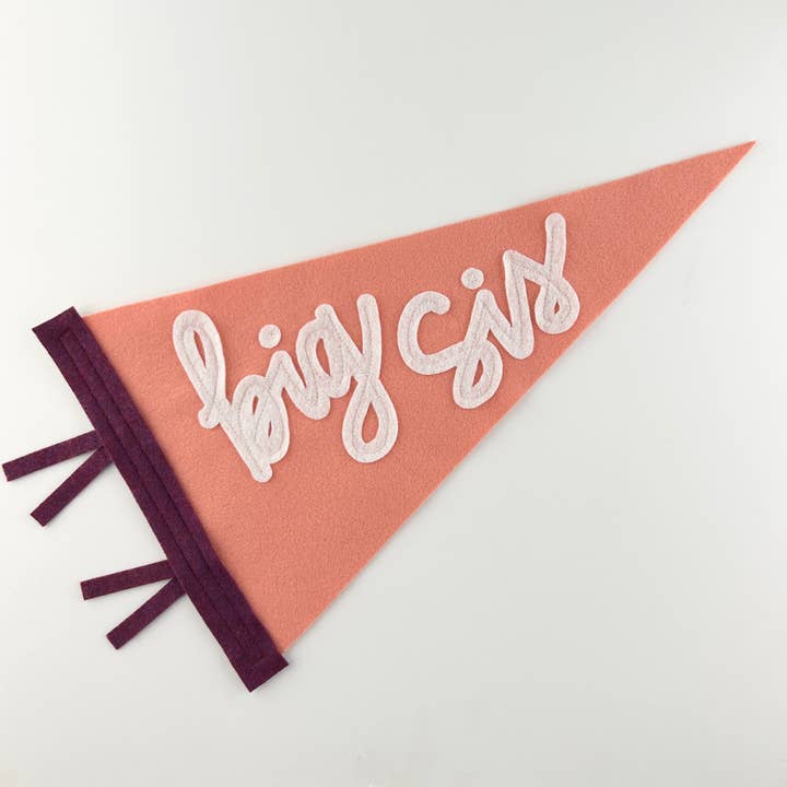 Galhardete “Big Sis” por atacado de Eventide Pennant Co.