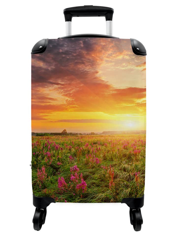 Koffer - Bloemen - Gras - Natuur - Zonsondergang voor wholesale door MuchoWow