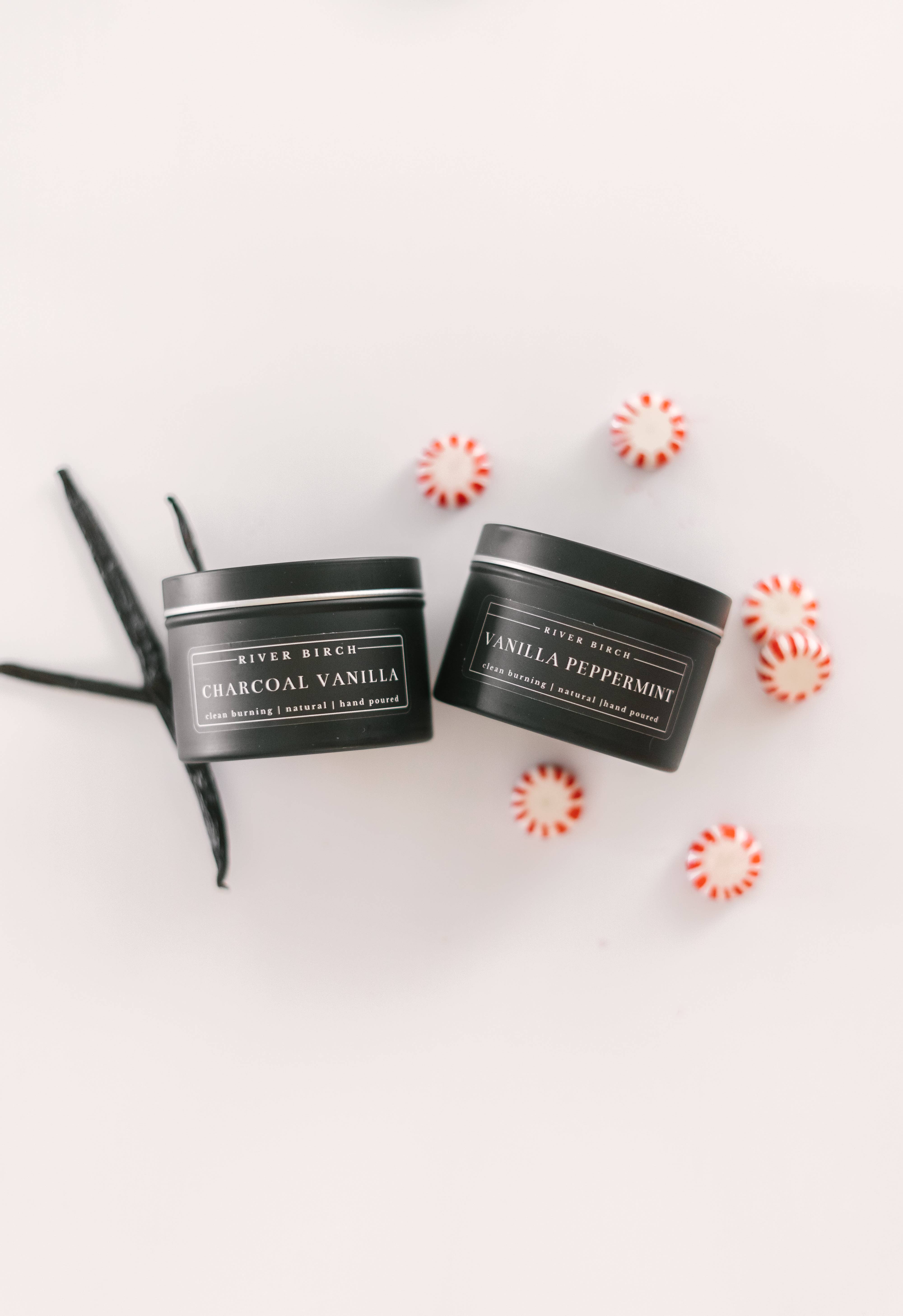 River Birch Candles – Engroshandel Rejsestearinlys – 8oz Charcoal Vanilla - Sort Tin Soy Candle5