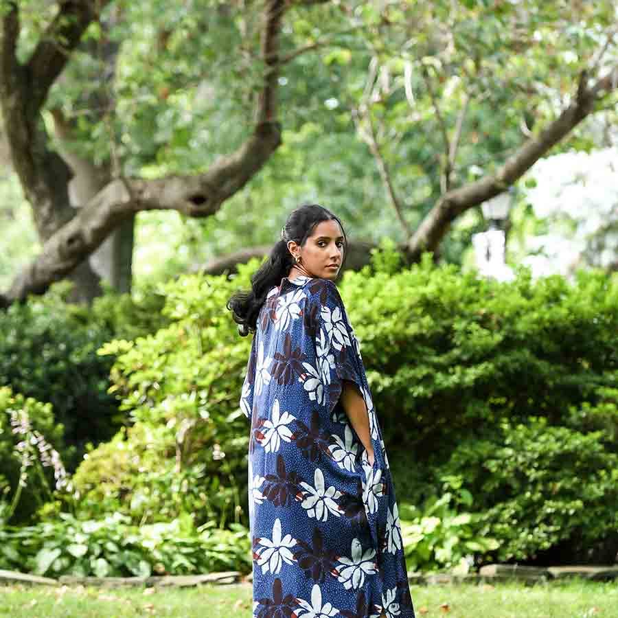 Ichcha – Engroshandel Kjole - Dame – Kaftankjole - Indigo Block Print Modal med knapper | Kamala2