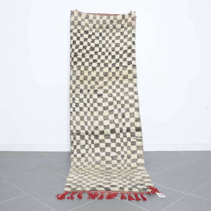 Tapis de couloir à carreaux noir et blanc – Tapis en laine fait main pour la vente par MUSMUSRUGS