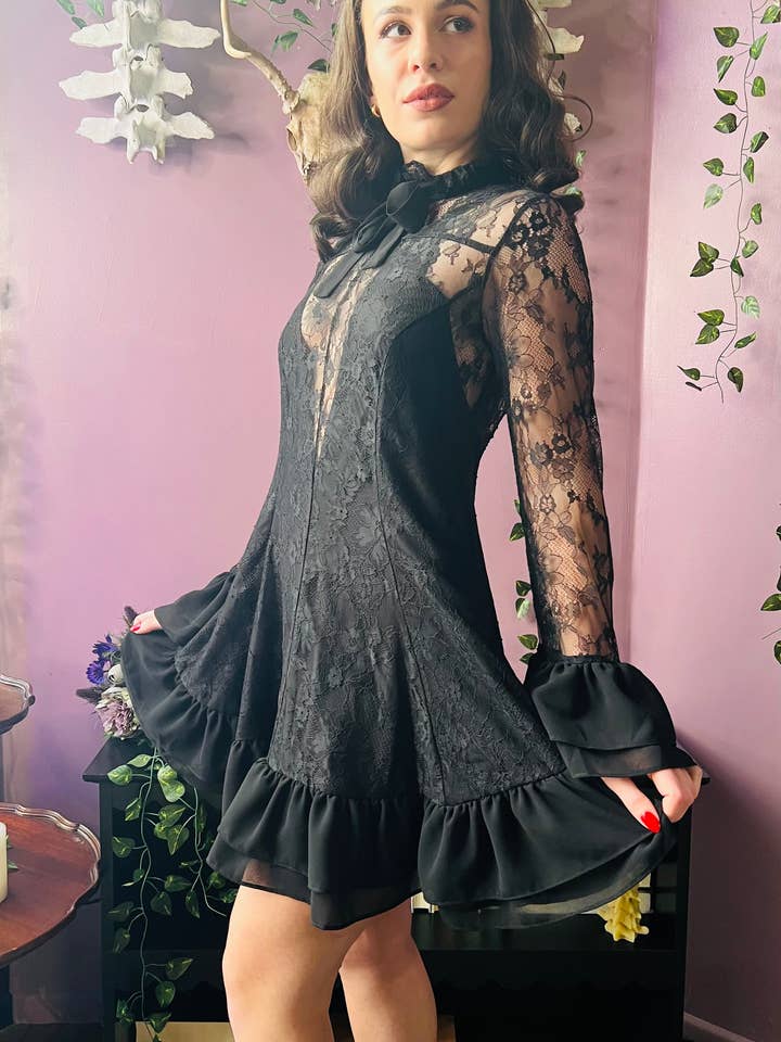 Nightshade - Robe Babydoll Mini Florale Romantique Sombre - RTS pour la vente par Witchwood Bags