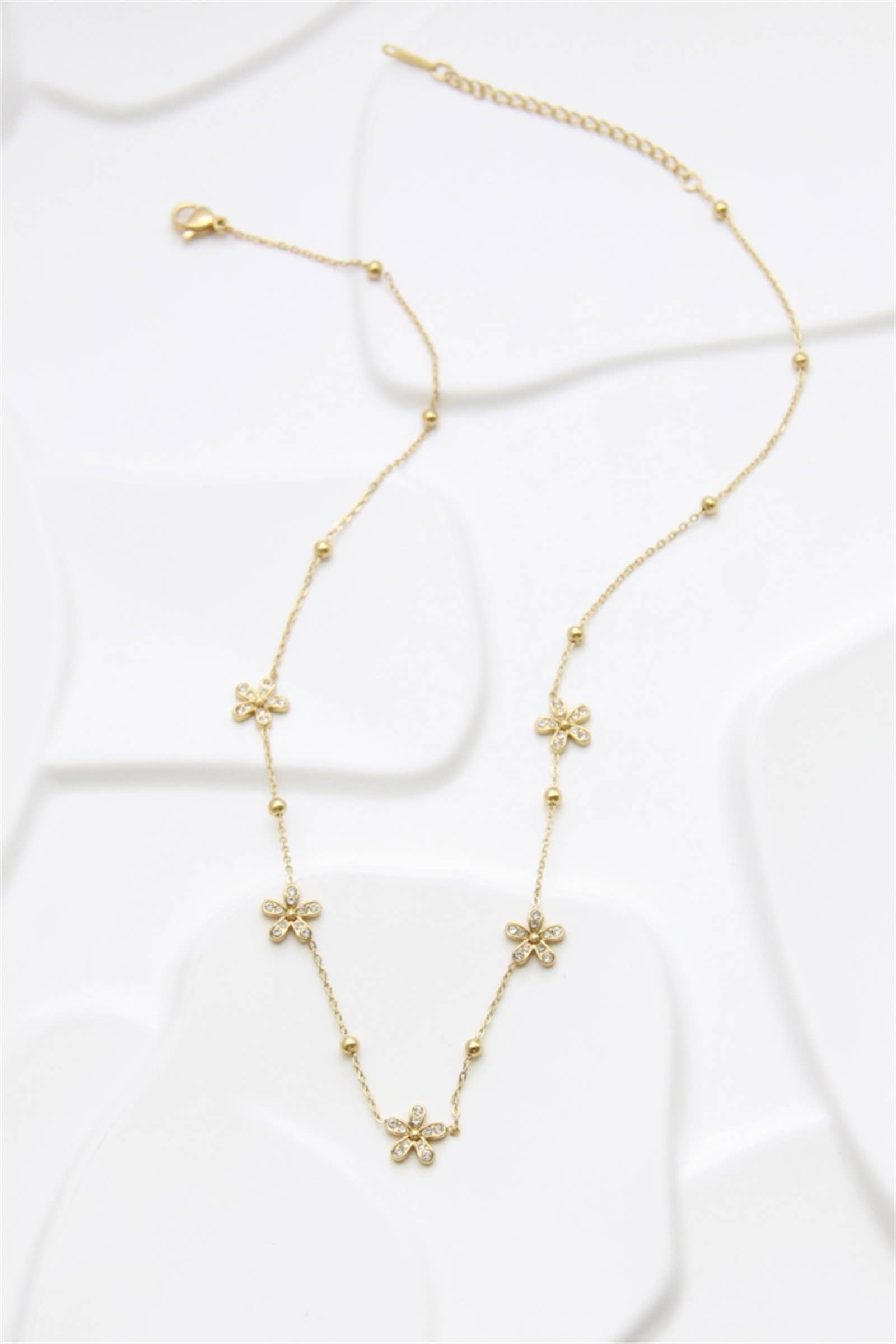 Dore Collier Acier Inoxydable Doré Fleurs Strass, Collier Floral en vente sur Faire0