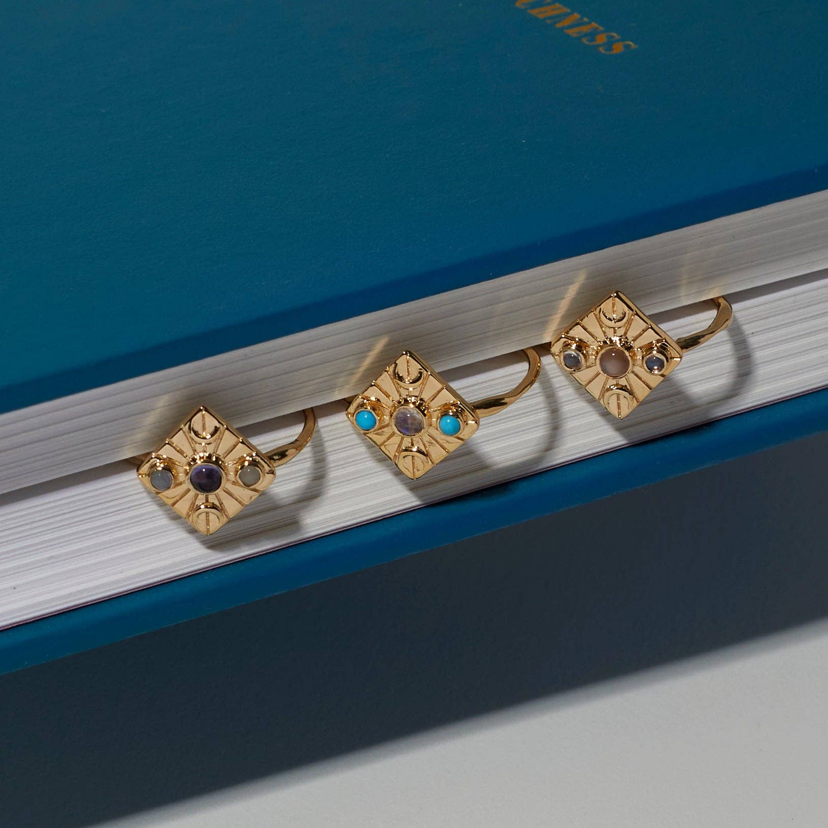 Studio Grun – wholesale Multi-stone ring – Compass Ring in Moonstone/Turquoise/Gold4