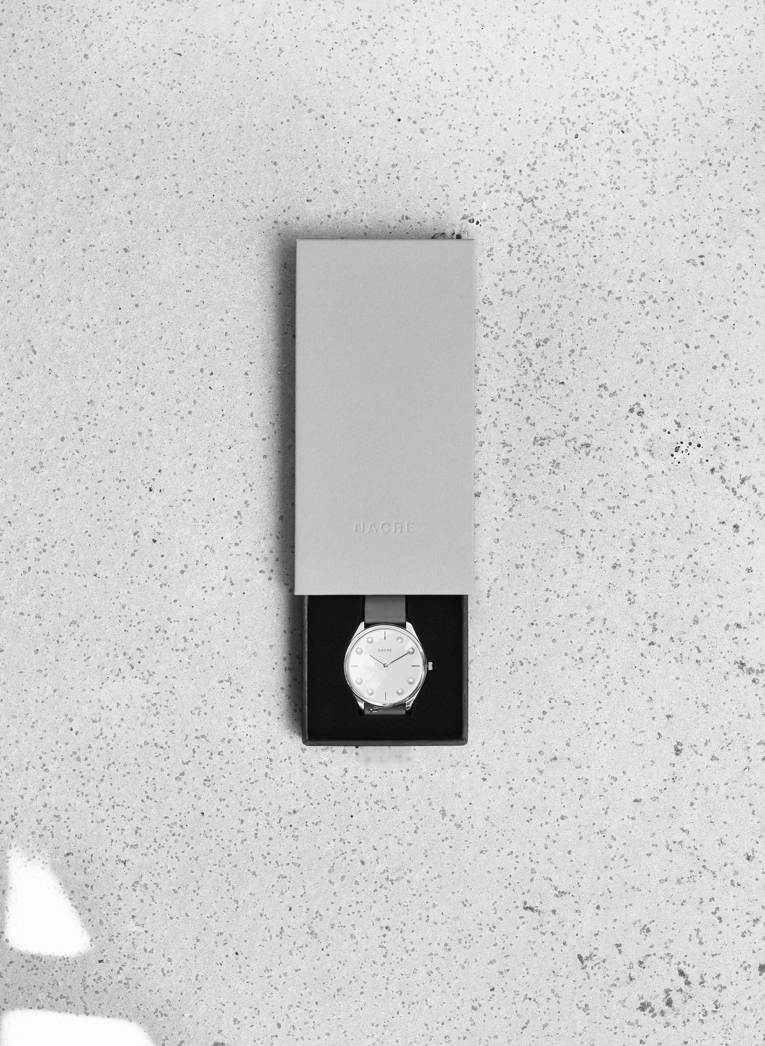 Nacre – Großhandel Armbanduhr – Damen – Perle Lune 8 Uhr Perlmutt Marker Zifferblatt Gold & Weiß - Blk Lthr5